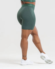 Hold Cycling Shorts | Jungle Green WOMEN'S BEST