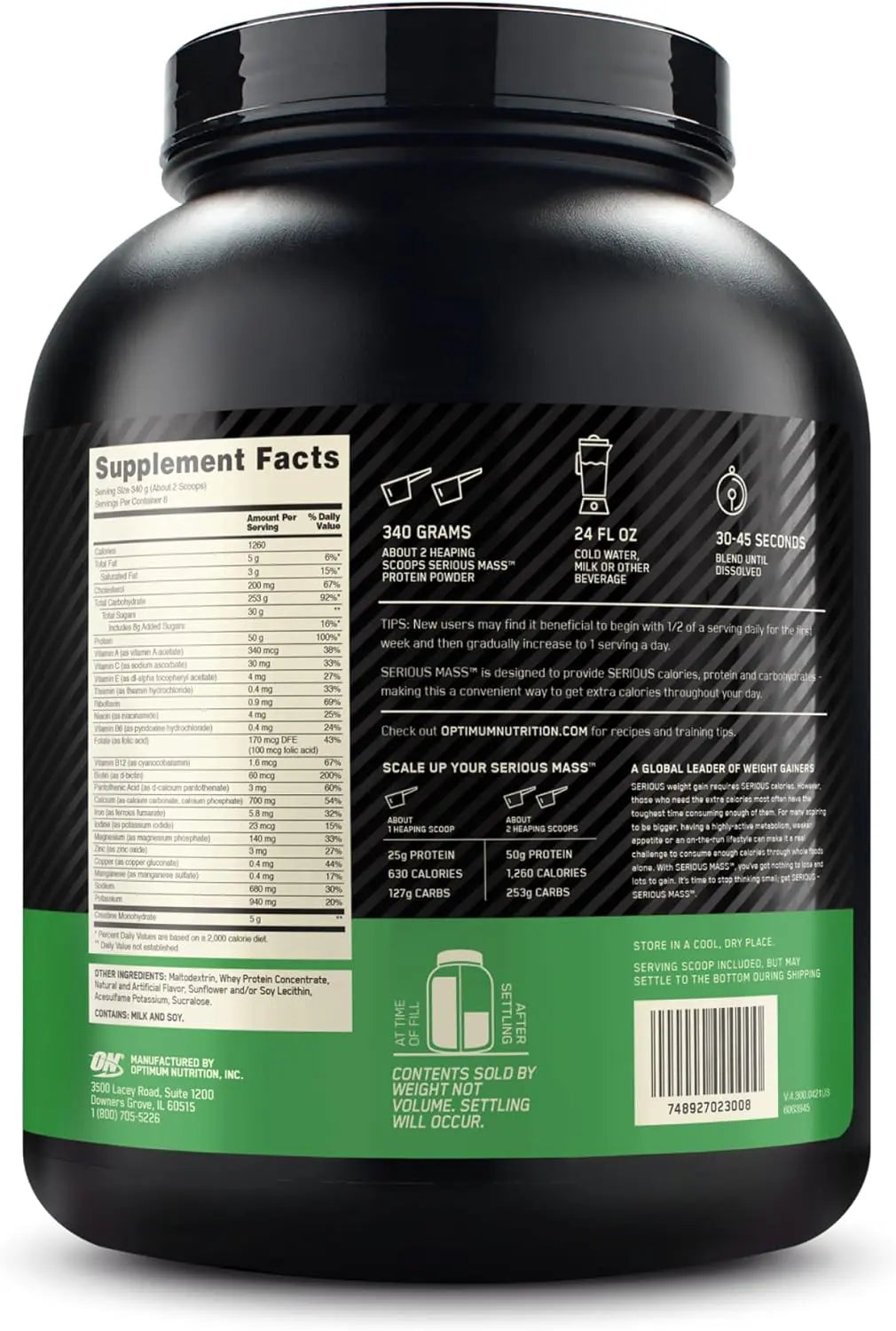 زجاجة من مسحوق بروتين SHARK Serious Mass على خلفية بيضاء.