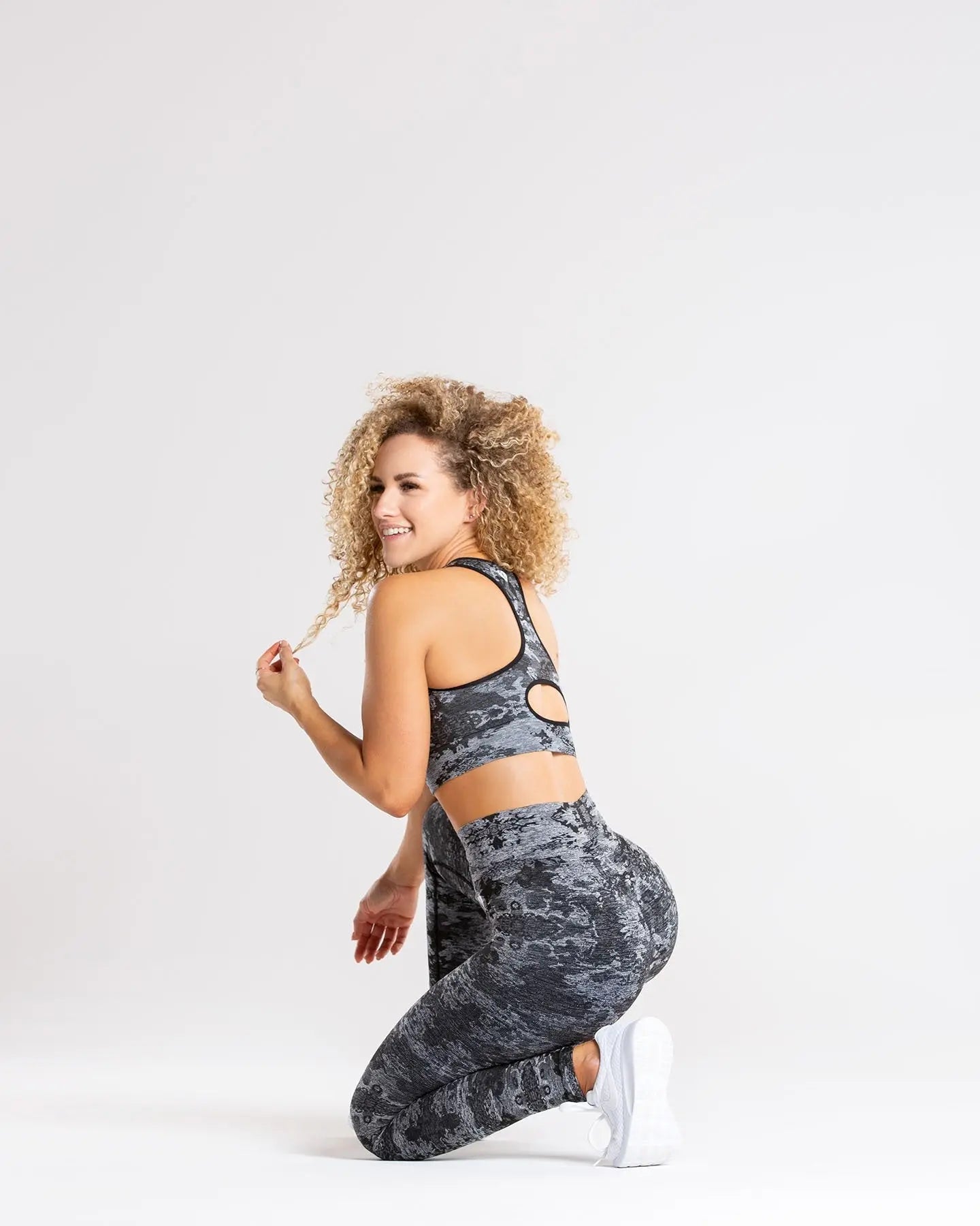 Camo Seamless Sports Bra | Black WOMEN'S BEST
