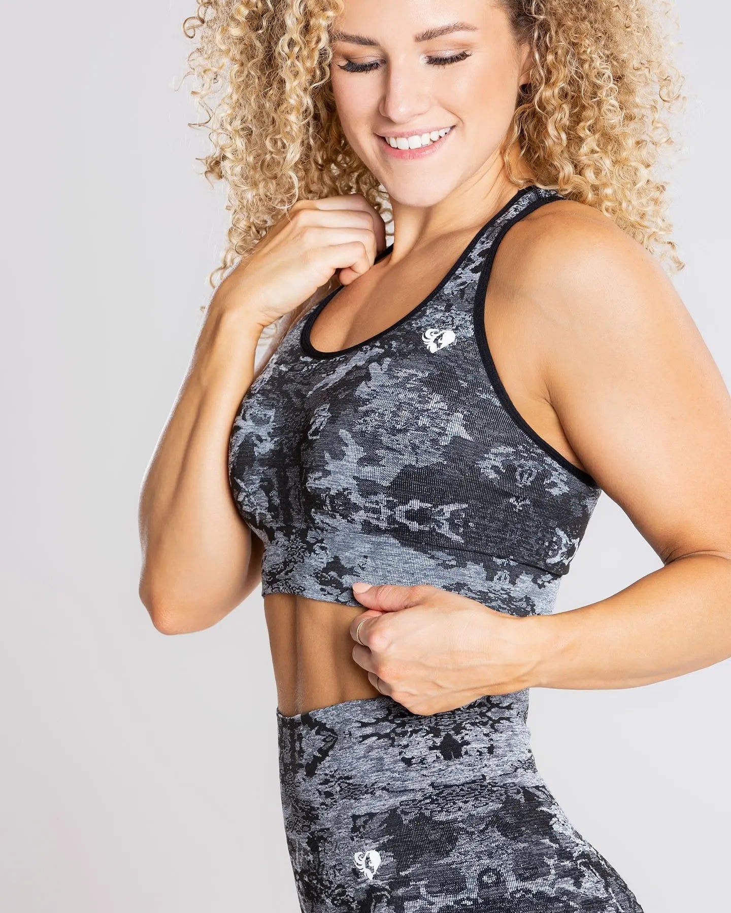 Camo Seamless Sports Bra | Black WOMEN'S BEST