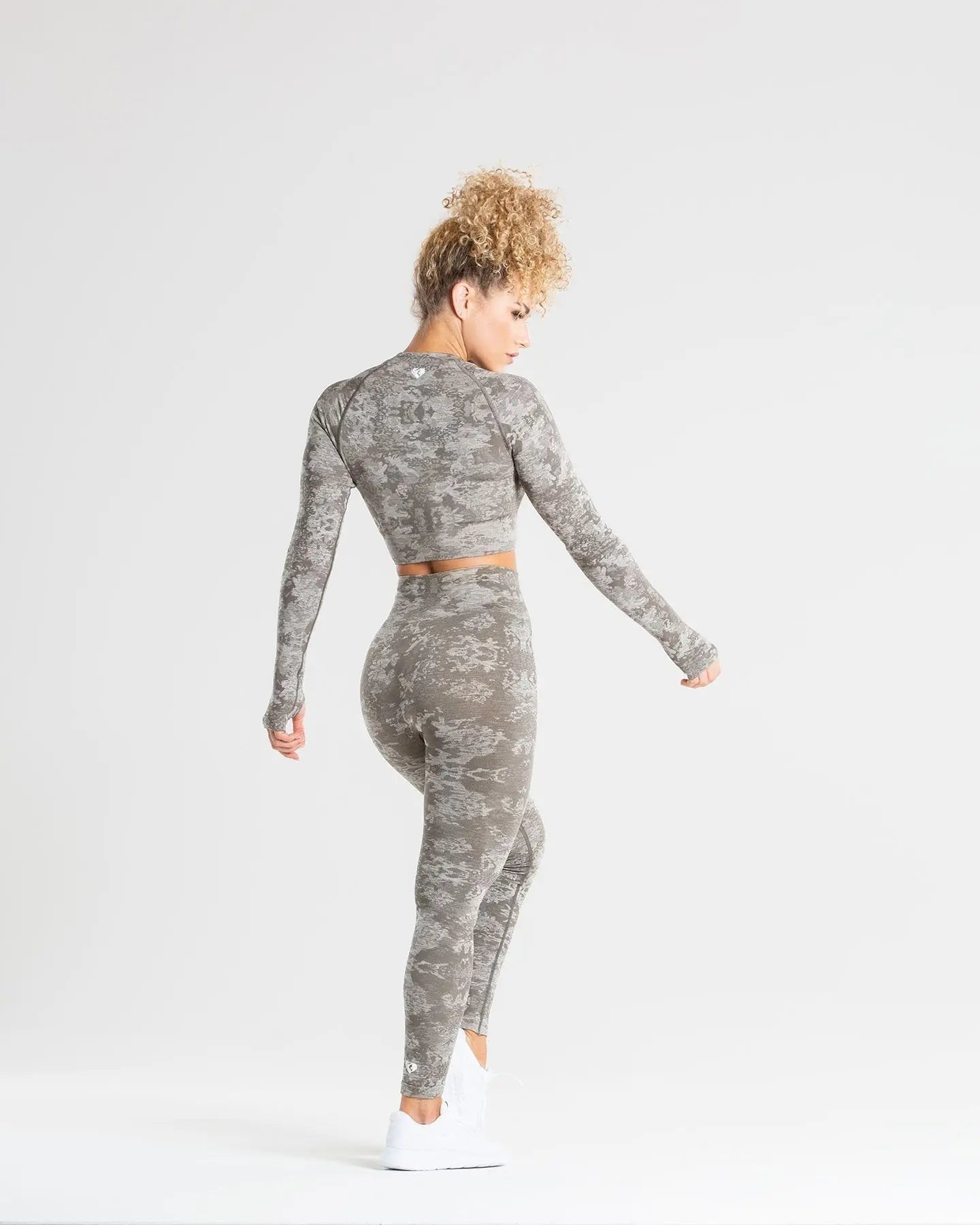 Camo Seamless Long Sleeve Crop Top | Green WOMEN'S BEST