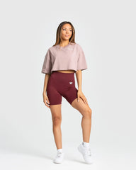 وصف: امرأة ترتدي قميصًا قصيرًا بلون البندق Comfort Oversize Cropped Short Sleeve T-shirt من WOMEN'S BEST وشورت أ