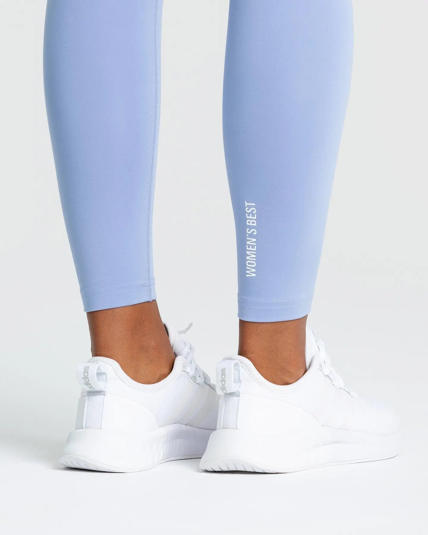 والساقين لامرأة في دعائم "Essential Leggings" بلون "Powder Blue" من WOMEN'S BEST.