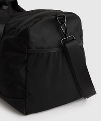 حقيبة يد متوسطة الحجم ماركة SAUDI SHARK من النوع Medium Everyday Holdall.