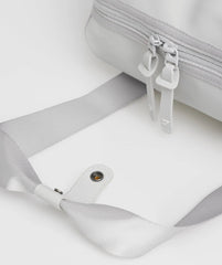 حقيبة يد صغيرة من SAUDI SHARK بإسم Everyday Mini Holdall.