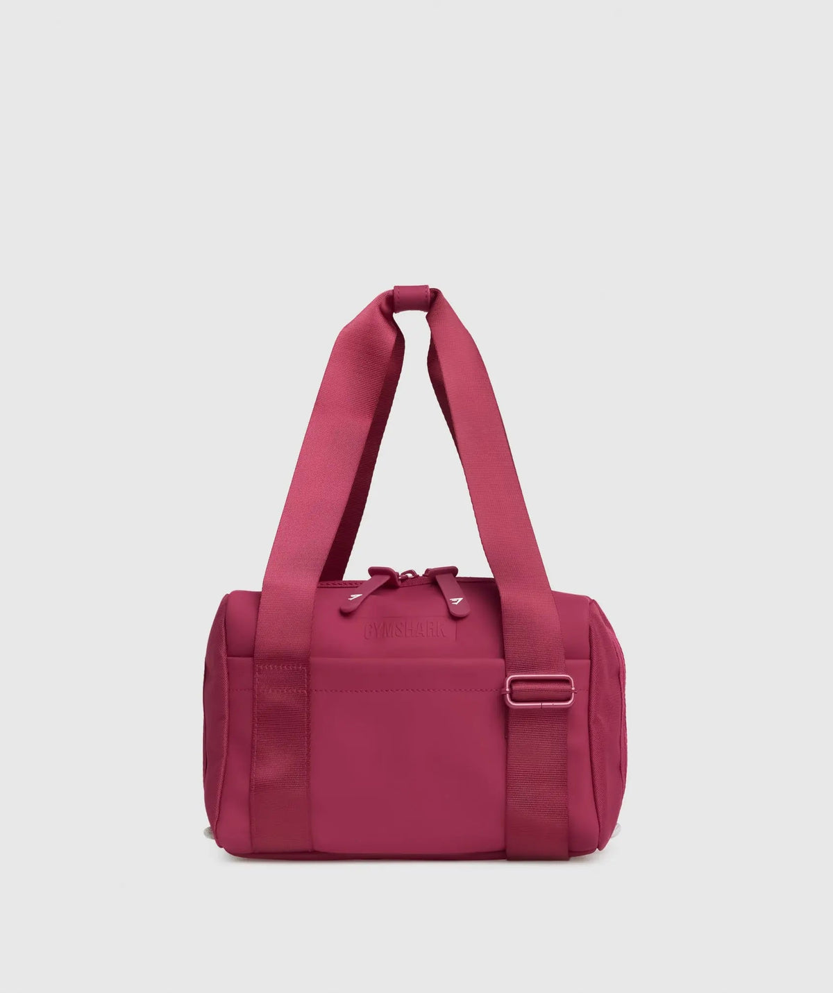 واحدة من الشنط الصغيرة التي تم تصميمها بشكل أنيق، حقيبة Everyday Mini Holdall من SAUDI SHARK.