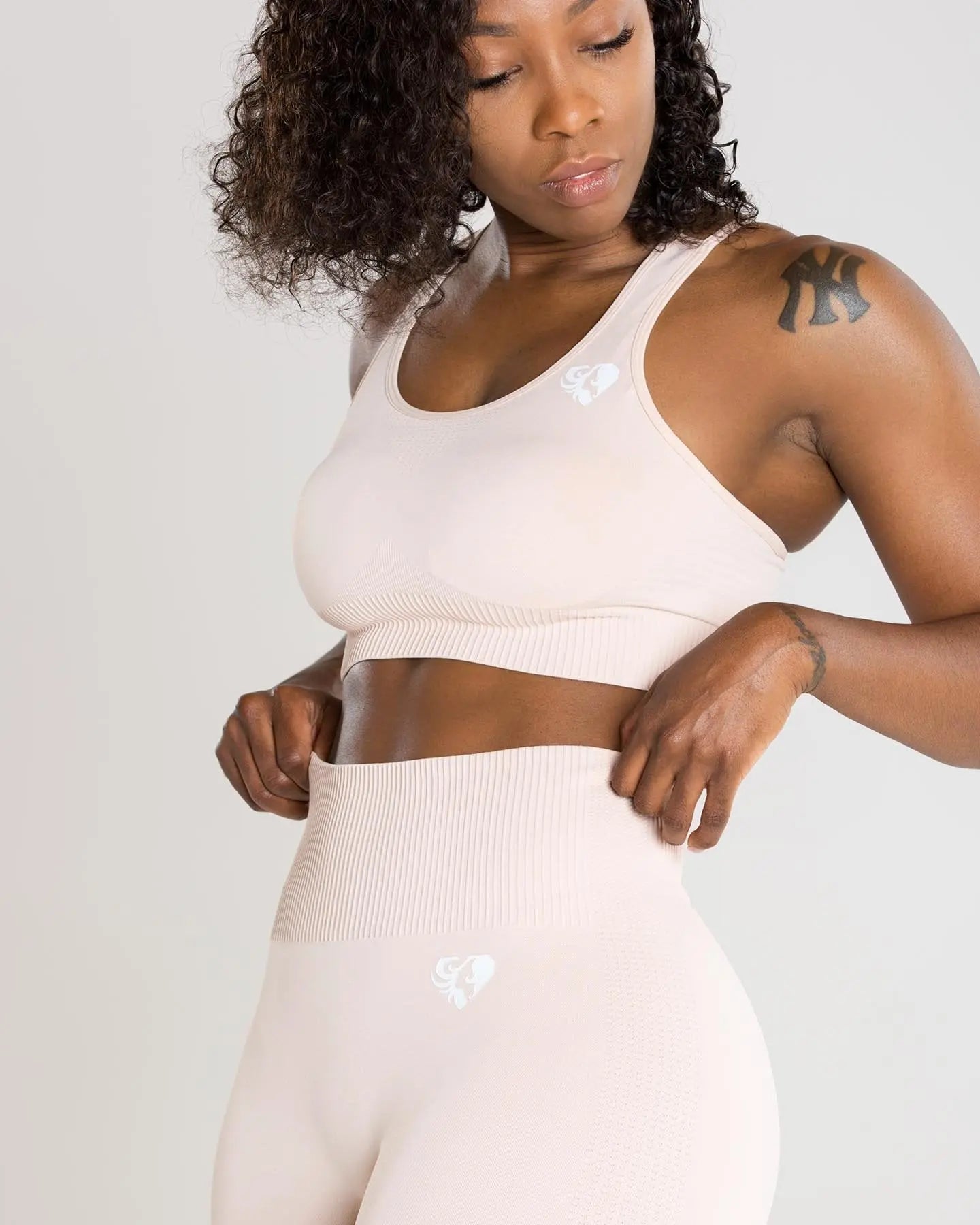 الوصف: ملابس نسائية لملابس رياضية من WOMEN'S BEST لونه ضيق ووارب Power Seamless Leggings | ناقص.